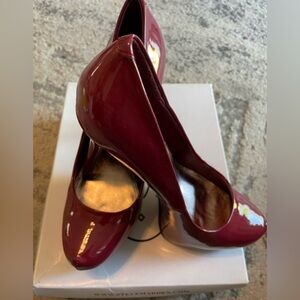 Steve Madden Burgundy Patent
Leather Pumps